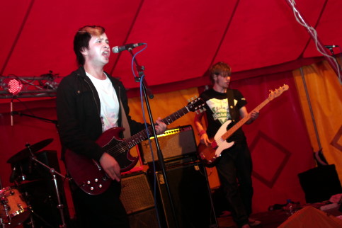 Fake Tapes (CZ) 5. Mighty Sounds Festival - Band Zone Stage - Olsi bei Tabor, CZ - 18. Juli 2009 (8).JPG